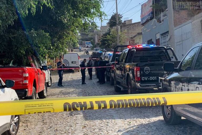 Niña de 13 años pierde la vida por jugar con un arma de fuego en México