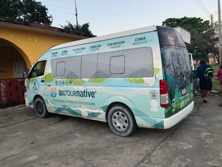 Retienen vehículos de empresa Alltournative en Kantunilkín para exigir pago de adeudo por realización del 'Mayatlón' 2019 