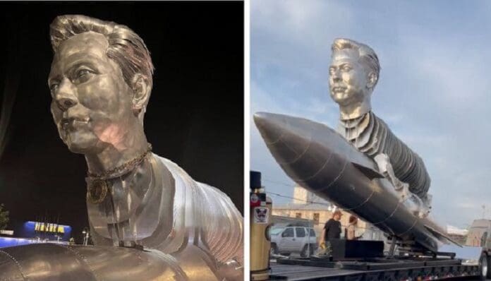 Fans de Elon Musk le erigen un monumento de 600.000 dólares