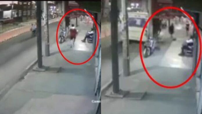 Video: Pasajeros linchan a ladrón de microbús en Tláhuac