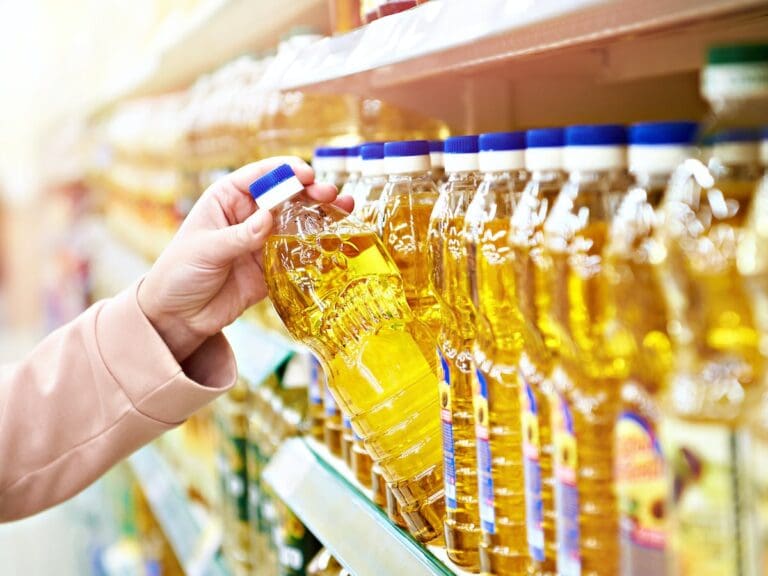 Profeco exhiben marcas de aceite de cocina adulterados