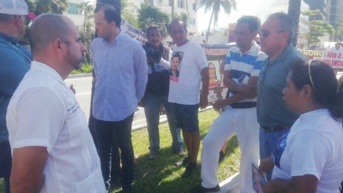 Hoteleros afirman que gente que provocó el bloqueo en el bulevar Kukulcán de Cancún fue manipulada