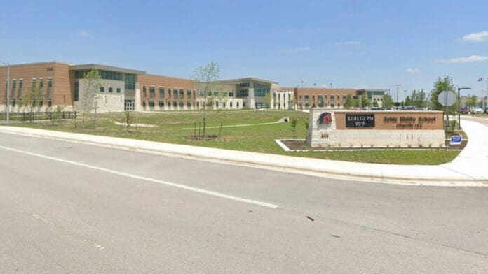 Despiden a un profesor blanco en Texas luego de afirmar que su raza