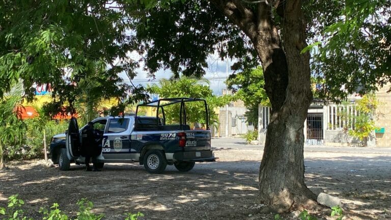 Hallan restos humanos embolsados frente a un templo de la Región 234 de Cancún  