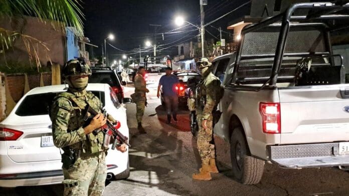 Catean bar clandestino en Cozumel; hay 40 detenidos