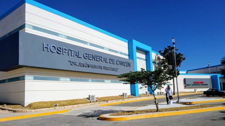 Atacan a machetazos a un hombre al interior de su casa en Cancún