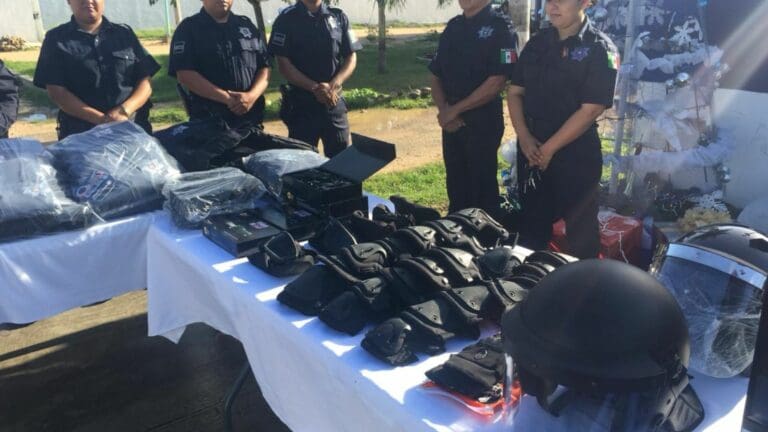 Asesoran a corporaciones policiacas en municipios, para que gestionen fondos federales