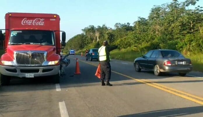 Deja un muerto y 3 heridos accidente carretero en la vía Chetumal-Bacalar 