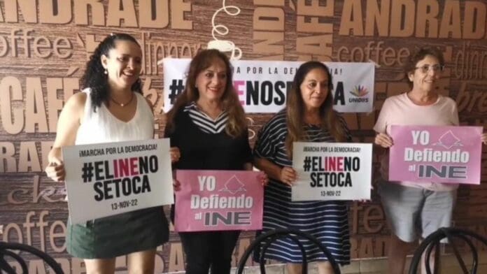 Invitan mujeres playenses a marchar el domingo en contra de la reforma electoral del gobierno de AMLO