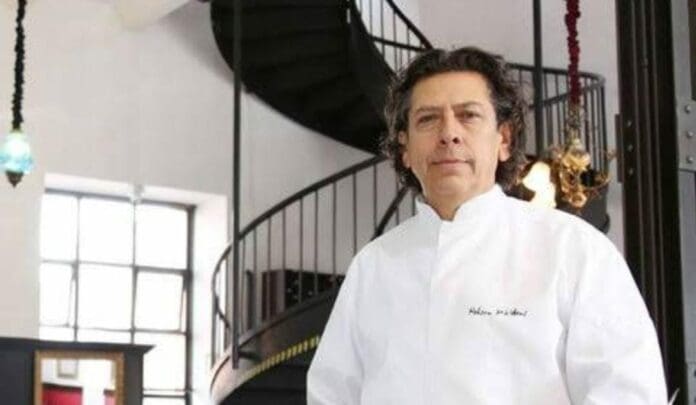 El dueño del restaurante giratorio del World Trade Center de la Ciudad de México fue grabado mientras insultaba a un empleado.