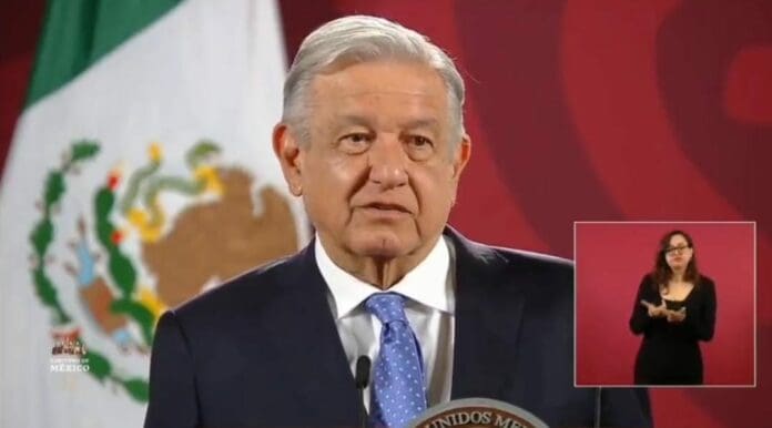 AMLO anunció que ya se busca un acuerdo para ver de cuánto será el aumento al salario mínimo para el próximo año.