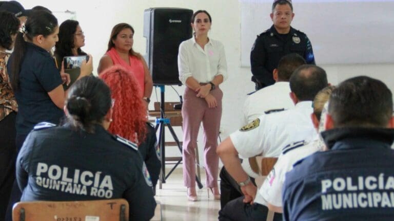 Estrecha Ana Patricia Peralta trabajo coordinado en Cancún