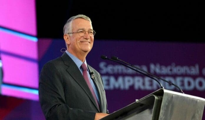 Ricardo Salinas Pliego aplaudió que haya despidos masivos en Twitter, dijo que así son los negocios. Por ello fue muy criticado.