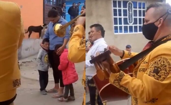 VIDEO: Con canicas y cinco pesos, niño paga serenata y sorprende a su mamá