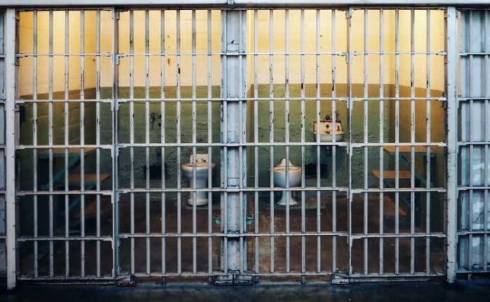 ¡Sádicos! Atoran a 4 hombres que drogaban a sus esposas para así 