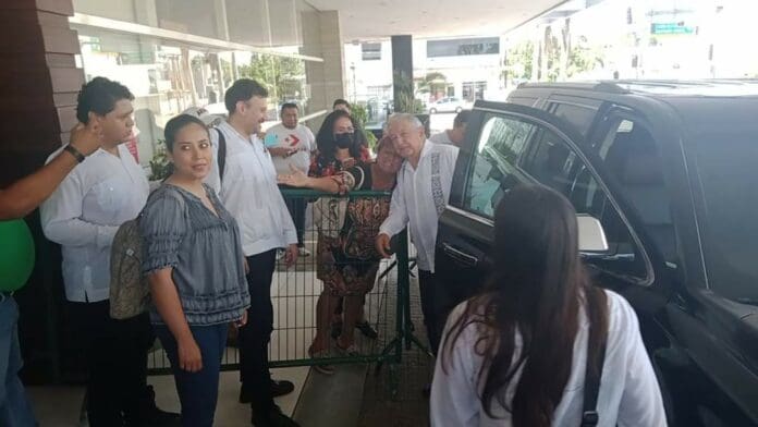 Supervisa presidente Obrador construcción del Tren Maya en Quintana Roo 