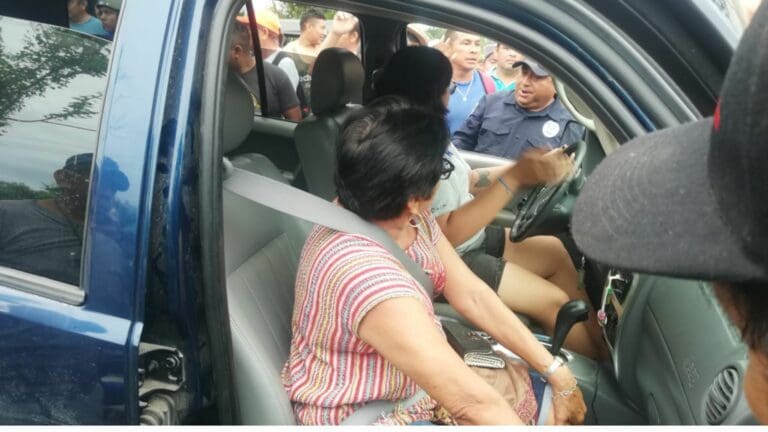 Detienen a automovilista que trató de cruzar a la fuerza bloqueo en Kantunilkín