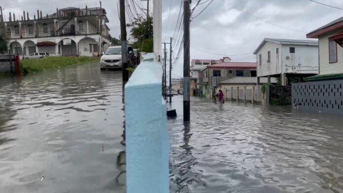 Arriba huracán ‘Lisa’ a Belice