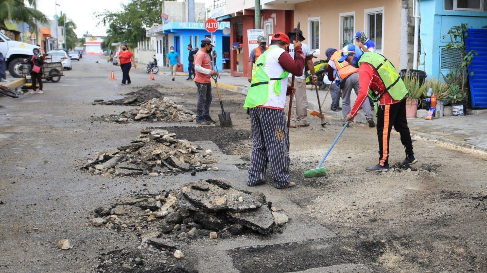 Calles de calidad con más de 13 mil metros bacheados en Solidaridad