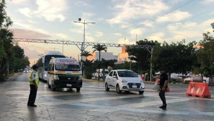 Planea Imoveqroo remover mil 100 combis de las avenidas principales de Cancún