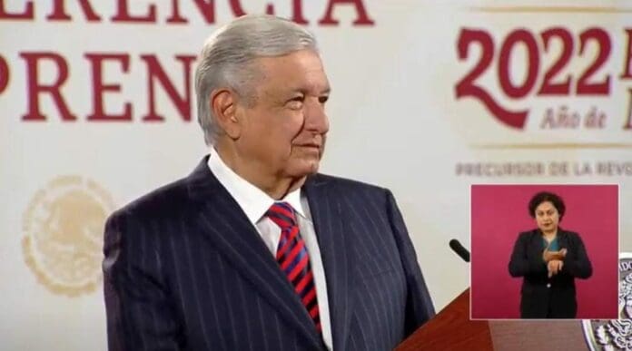 AMLO insiste en que Joe Biden debería aterrizar en el AIFA. Dice que no es por temas logísticos, sino políticos.