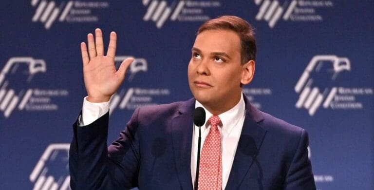 George Santos es un congresista de Estados Unidos que se hizo famoso cuando se supo que inventó su vida personal y profesional.