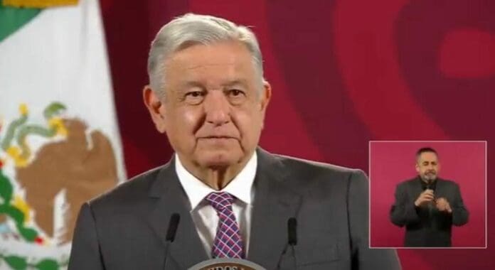 Pide AMLO a la gente que no se deje engañar por los regalos que le da el narco, tales como despensas y juguetes.