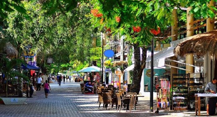 Frente frío afectó las ganancias de restauranteros durante la Navidad en Playa del Carmen