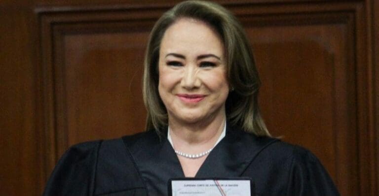 Una investigación ha revelado que la la ministra Yasmín Esquivel también plagió en su tesis de doctorado. Nuevo escándalo.