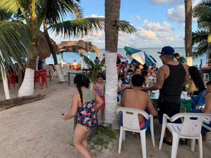 Entorpece afluencia turística en Mahahual la sexta ola de Covid, afirma empresario 