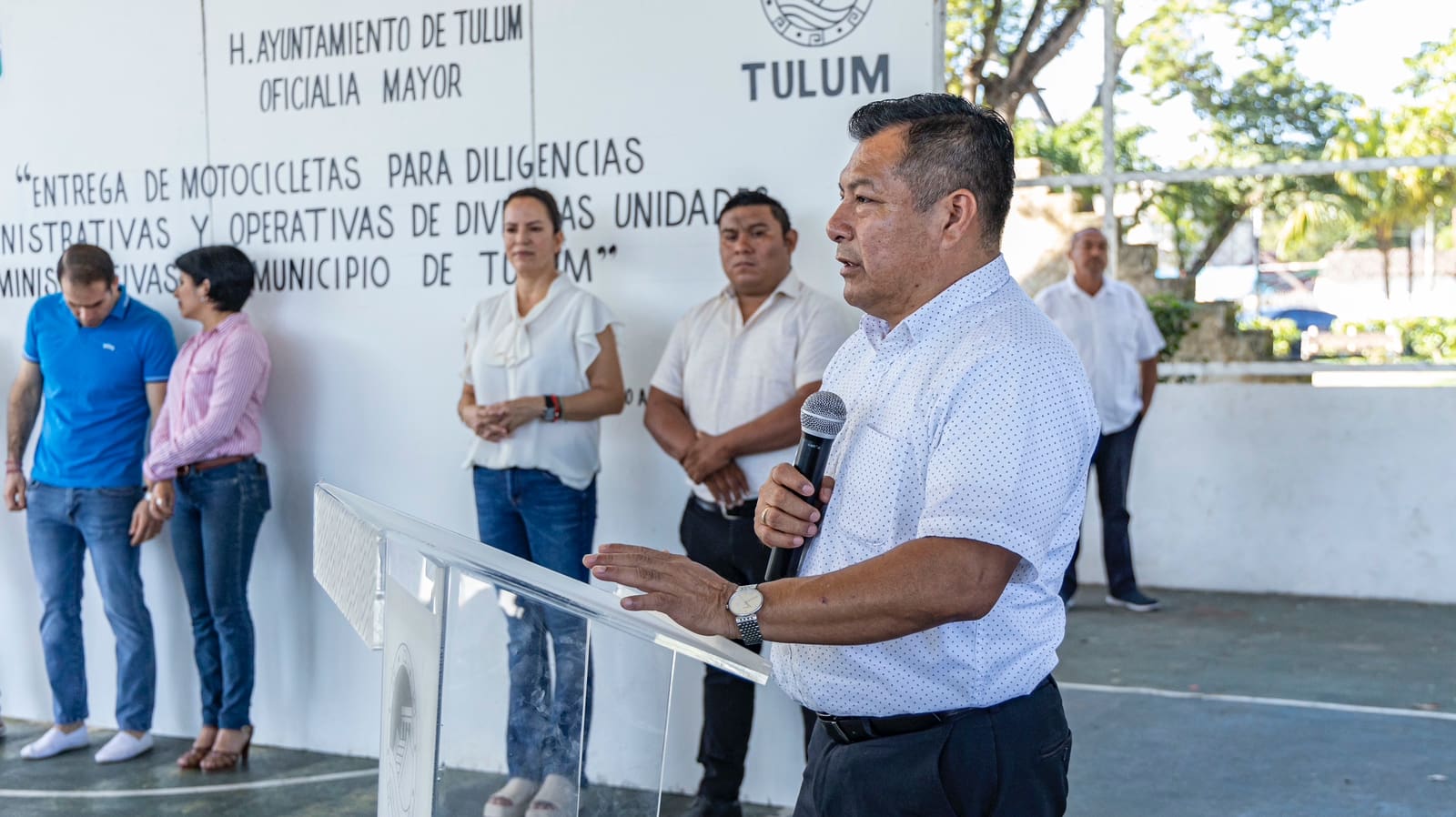 Equipa Marciano Dzul a 10 direcciones de su administración con motocicletas nuevas  