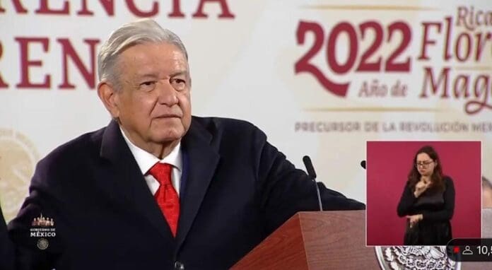 AMLO insiste en que el atentado contra Ciro Gómez Leyva pudo tener como objetivo afectarlos a él y a su gobierno.