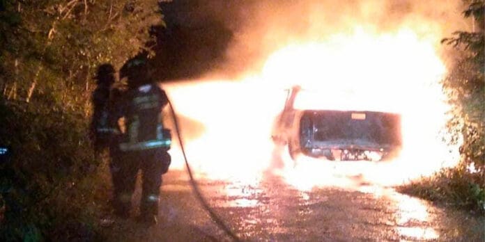 Camioneta usada para ‘levantón’ de dos personas es hallada incendiada