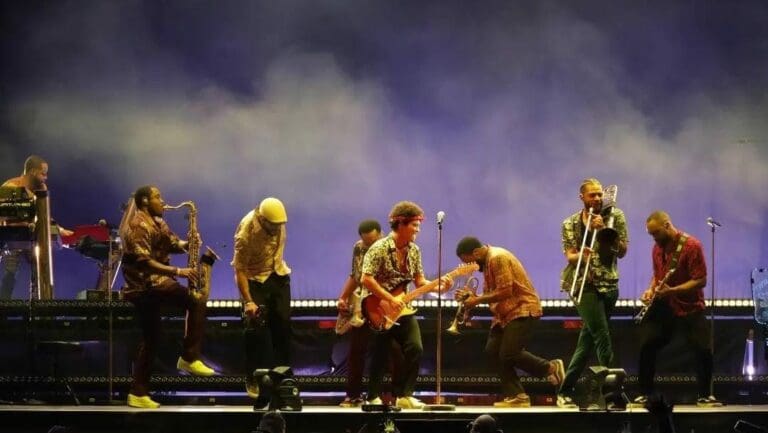 Video: Bruno Mars y otros músicos dieron un concierto privado en Cancún