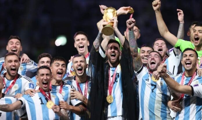 Lionel Messi y Argentina ganaron la final de la Copa del Mundo, venciendo en la tanda de penales a Francia. ¡Enhorabuena!