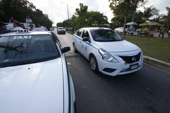 Taxistas terminan su manifestación en Cancún; aguardarán hasta la resolución del amparo tramitado por Uber