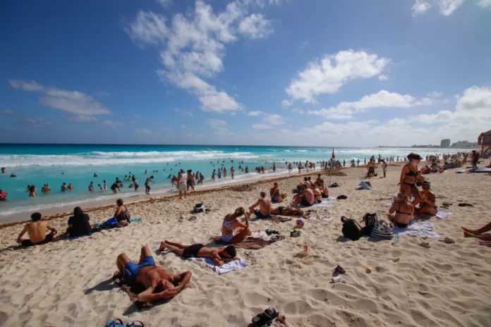 Senado mexicano aprueba establecer 12 días continuos de vacaciones en el primer año de labores en la Ley Federal del Trabajo