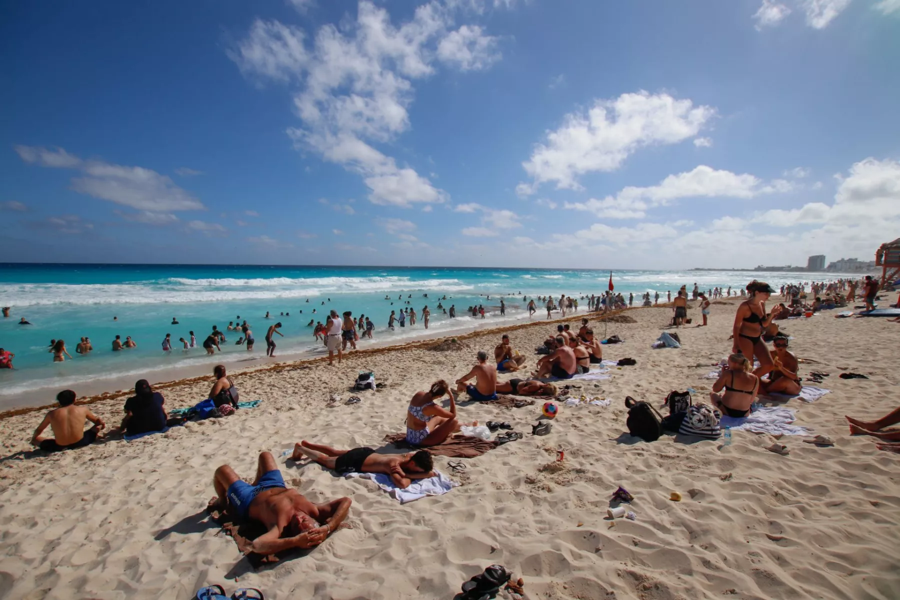 Senado mexicano aprueba establecer 12 días continuos de vacaciones en el primer año de labores en la Ley Federal del Trabajo