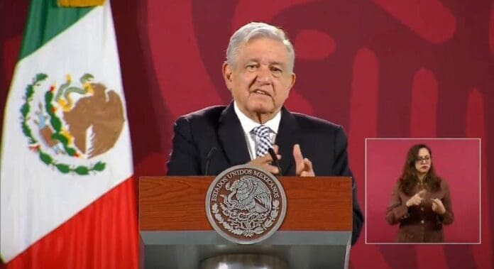 Video: AMLO pide a Bad Bunny que dé un concierto gratuito en Zócalo de la Cdmx