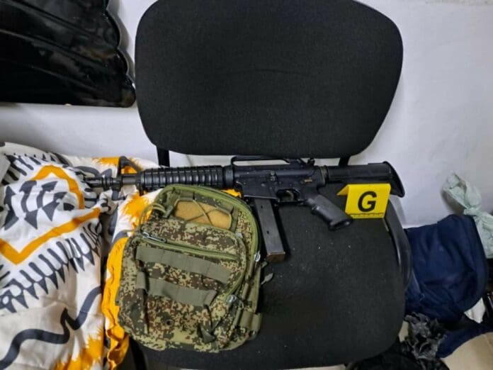 Hallan armas largas y droga en cateo en Isla Mujeres 