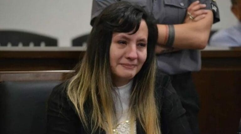 Una mujer ha sido hallada culpable de haber envenenado a su esposo y al hijo de éste. Les dio anticongelante para autos.