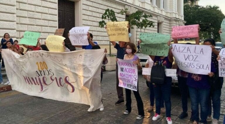 Una joven fue víctima de abuso sexual en Yucatán. Padres de la menor acusan a la UADY de intimidación y de no apoyar a la víctima.