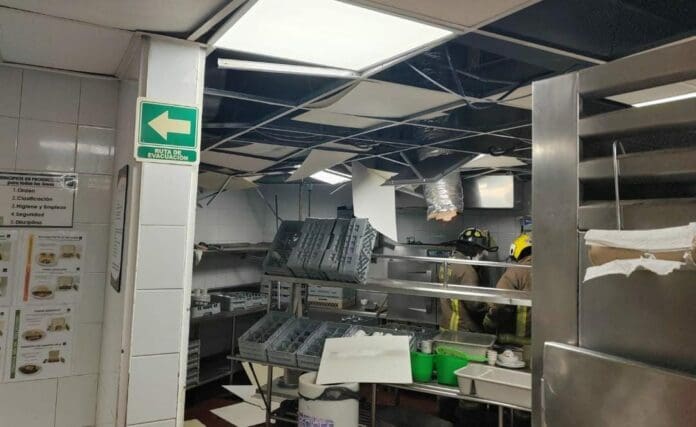 Se reportó una explosión en el restaurante Toks de Plaza Las Américas de Cancún la mañana de este martes 6 de diciembre.