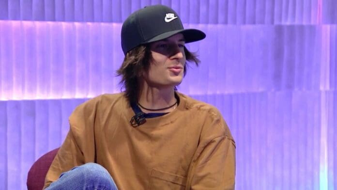 Danny Ocean advierte a sus fans que no se le acerquen mientras come