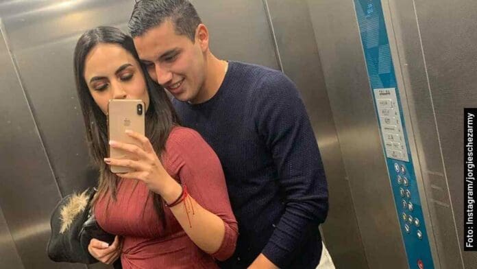 Novia del futbolista Jorge Sánchez se queja por el mal olor de los qataríes