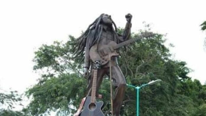 Investigan ‘desaparición’ de escultura a Bob Marley en Chetumal