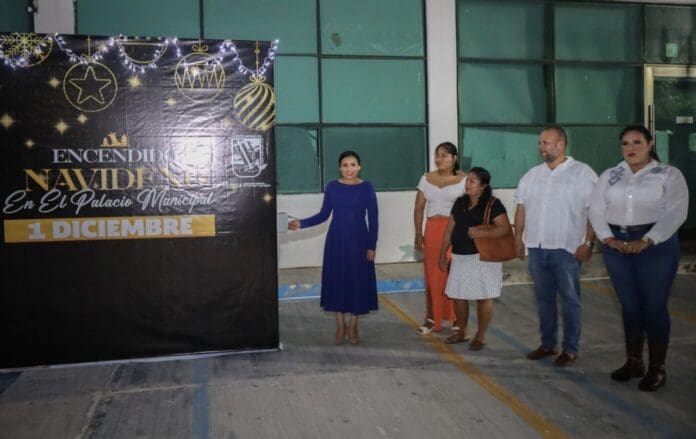 ENCABEZA BLANCA MERARI EL TRADICIONAL ENCENDIDO DE LA ILUMINACIÓN NAVIDEÑA EN EL PALACIO MUNICIPAL 