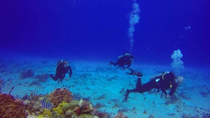 Autoridades localizan a tres buzos desaparecidos en Cozumel