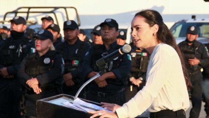 Entrega Ana Patricia Peralta apoyo adicional del retiro policial con transparencia