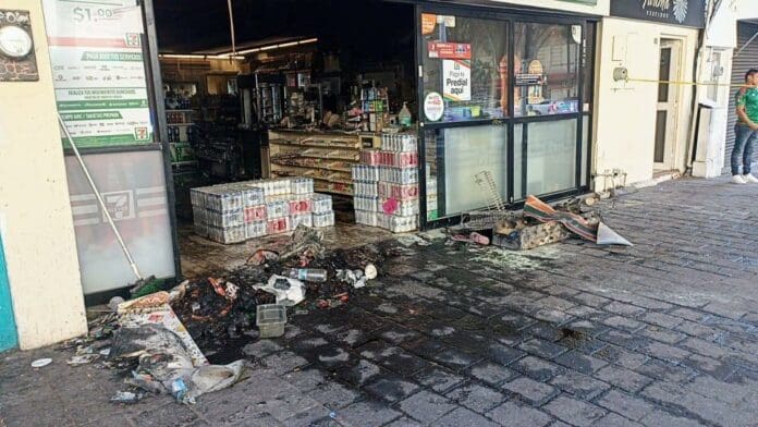 VIDEO: Lo despiden del 7-Eleven y en venganza quemó dos sucursales en Guadalajara